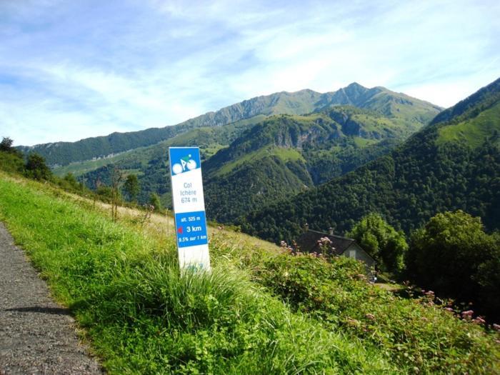 Gites Communaux A Lourdios Екстер'єр фото